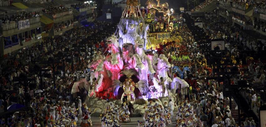 La espectacular celebración del carnaval en Brasil a pesar de la crisis