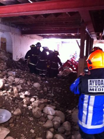 Bomberos rescata a trabajador caído en construcción de Santiago Centro