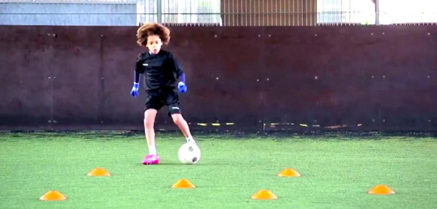 [VIDEO] Niño de 8 años tiene impresionado al mundo con su habilidad con el balón
