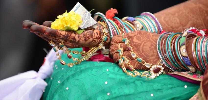 India: Mujer se casa con invitado a su boda tras ataque epiléptico del novio