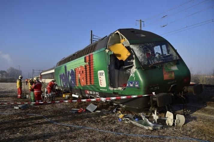 50 heridos dejó colisión de dos trenes en Suiza