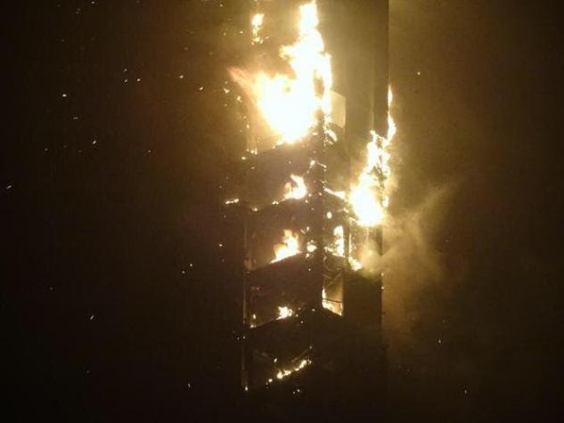 Gran incendio afecta a rascacielos de Dubai