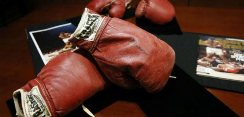 Subastan guantes de boxeo de pelea entre Mohamed Alí y Sonny Liston por US$1 millón