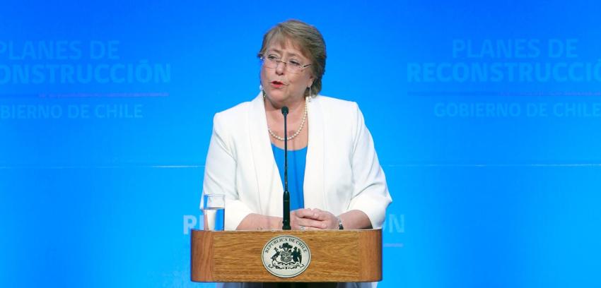Bachelet dice que reconstrucción "no admite cálculo político" y que obras culminarán en 2016