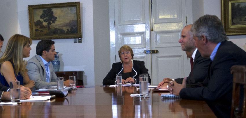 Bachelet pide creación de marco regulatorio para relación público-privada