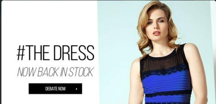 Tienda Roman Originals confirma que el vestido es azul con negro
