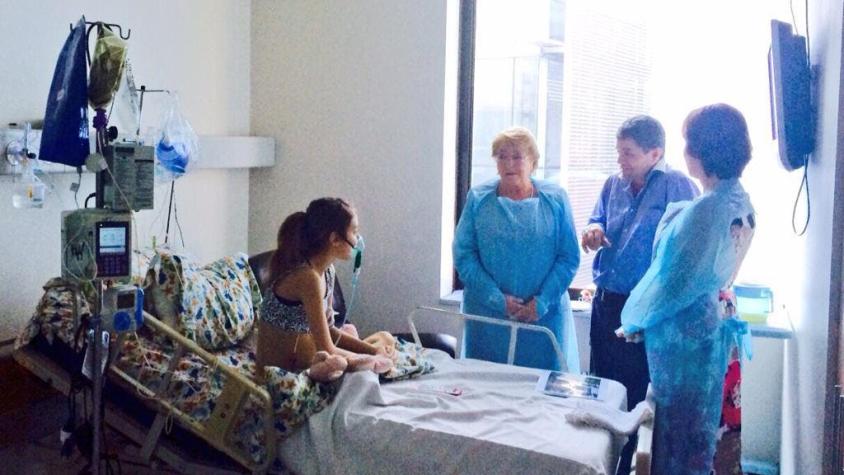Presidenta Bachelet visita a niña que solicitó eutanasia