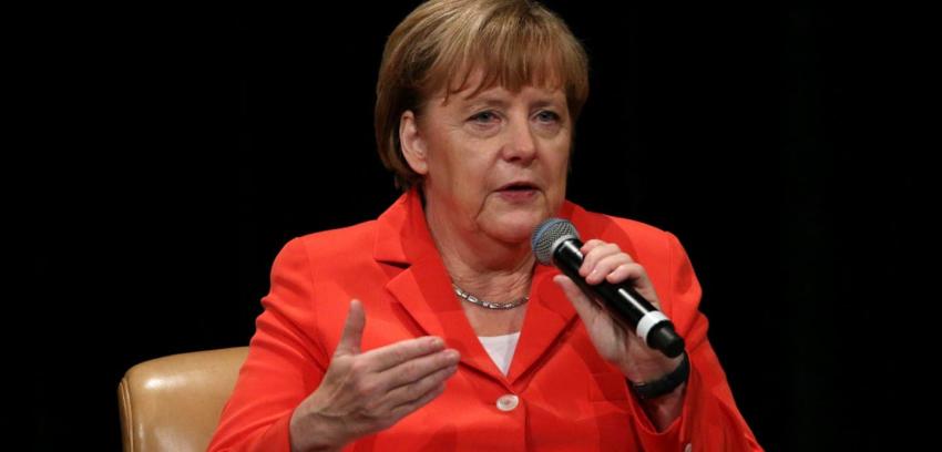 Merkel manifestó “tristeza y profunda pena” por accidente de avión en Francia