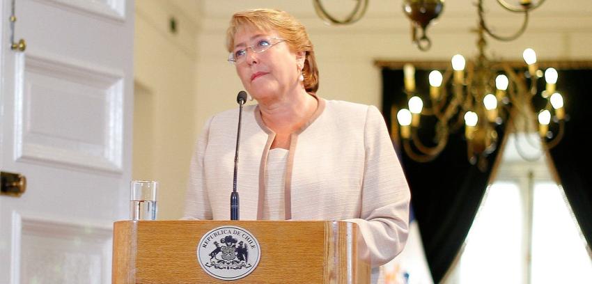 Adimark: Hombres, GSE alto y regiones impulsaron baja aprobación de Bachelet