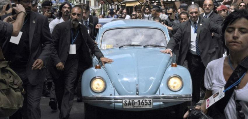 [FOTOS] La despedida de Mujica en su inconfundible escarabajo celeste