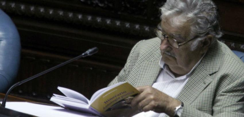 [FOTOS] Mujica asume en el Senado uruguayo tras dejar la presidencia