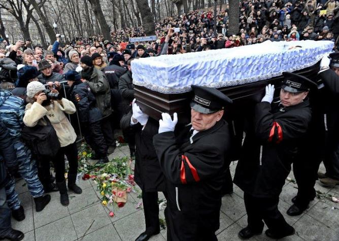 Miles de personas participan en funeral de líder opositor ruso asesinado