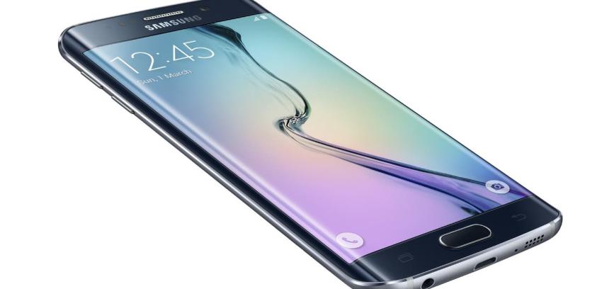 Teléfono curvo de Samsung fue elegido el mejor de feria global móvil