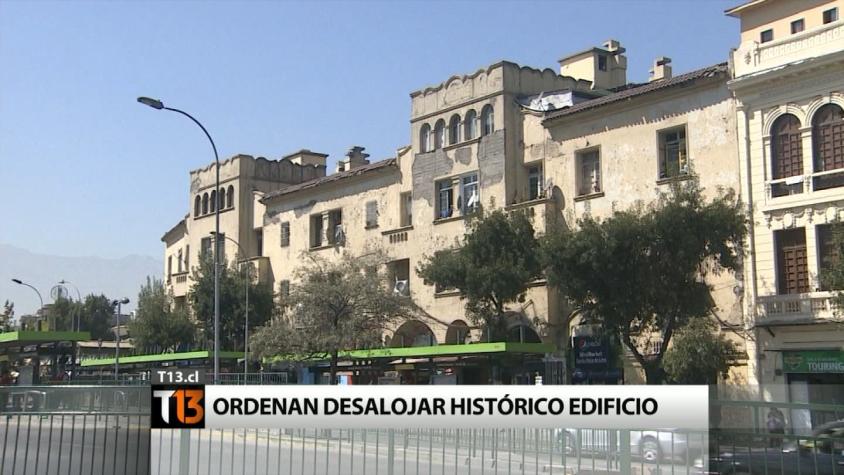 El histórico edificio que será desalojado en Santiago Centro