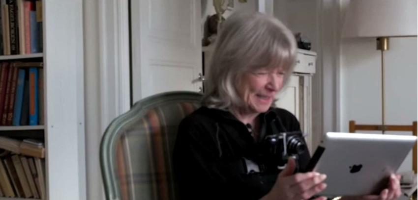 [VIDEO] Mujer de 82 años usa por primera vez Internet