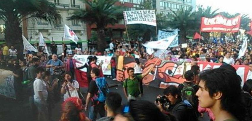 [FOTOS] Así de desarrolla en Chile la marcha en conmemoración por el día de la mujer