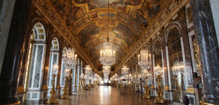 Palacio de Versalles se suma a la prohibición del "palo" para selfies
