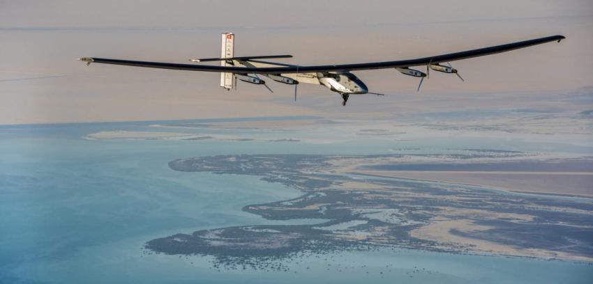 [VIDEO] El despegue del avión solar que busca dar la vuelta al mundo