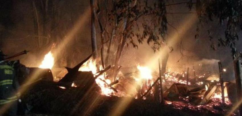Incendio destruye caballerizas en Peñalolén