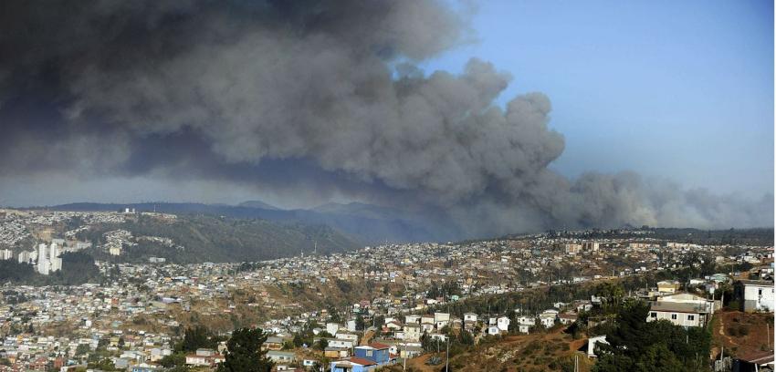 [FOTOS] Miles de personas han debido evacuar en Valparaíso