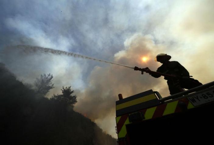 Conaf: Incendio en Valparaíso se encuentra contenido y se trabaja en “puntos calientes”