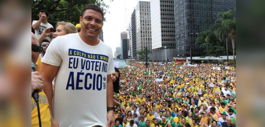 Ronaldo participa en las manifestaciones contra la presidenta de Brasil