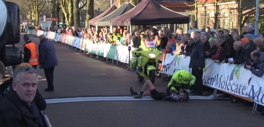 [VIDEO] La fuerte caída de una ciclista a metros de la llegada