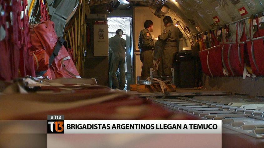 Incendio en Conguillío: Brigadistas argentinos llegaron para apoyar las labores