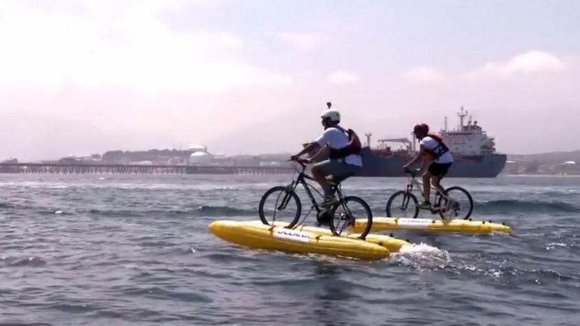 [VIDEO] Bicicletas sobre el agua: la inusual protesta por la recuperación de Bahía de Quintero