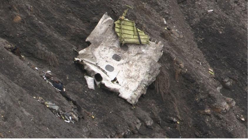 Copiloto de vuelo siniestrado en Francia habría provocado la caída del avión