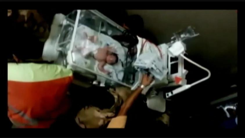 [VIDEO] Rescatan a guagua en incubadora desde hospital