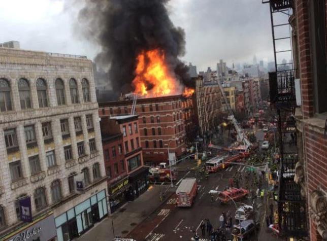 Fuerte explosión afecta a edificio en Manhattan