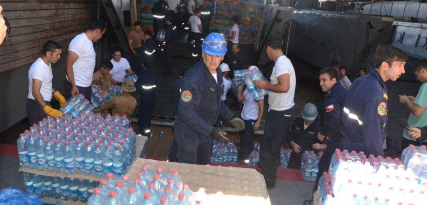 Armada desembarca más de 600 toneladas de ayuda humanitaria para Chañaral
