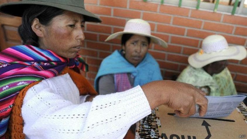 Bolivia vota para elegir autoridades regionales y pone a prueba hegemonía de Evo Morales