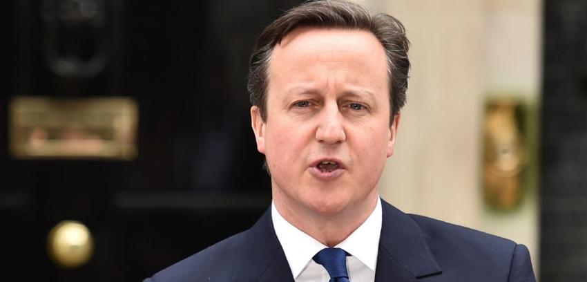 David Cameron inicia campaña electoral con visita a la reina