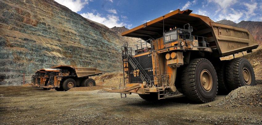 Producción minera cae 4,9% y manufacturas disminuyen 2,8% en marzo