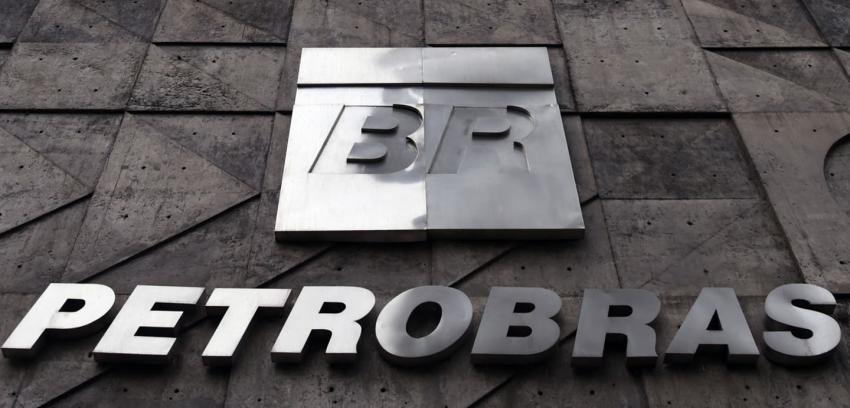Brasil : Ex director de Petrobras es condenado a siete años y medio de arresto domiciliario