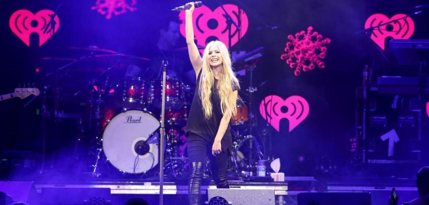 La confesión de Avril Lavigne: Sufre enfermedad que la tuvo cinco meses en cama