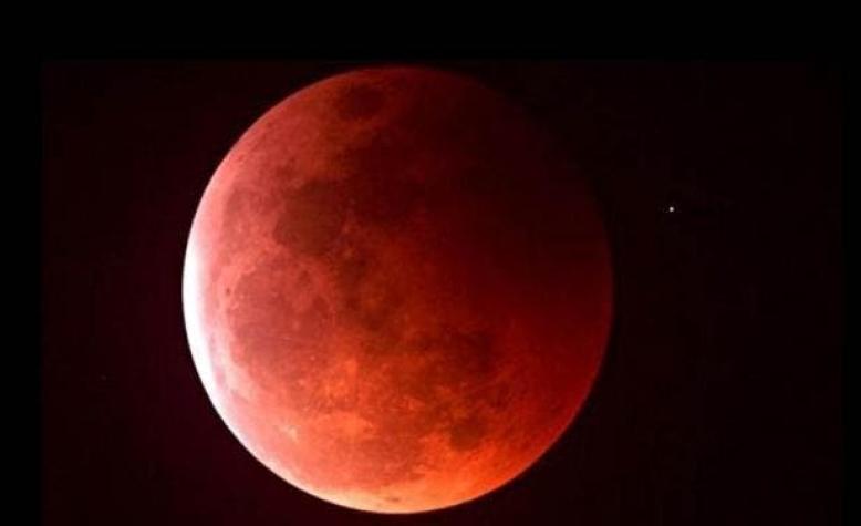 Eclipse de Luna roja se verá este sábado en Santiago