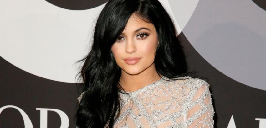 Hermana menor de Kim Kardashian desata escándalo por fotos en Instagram