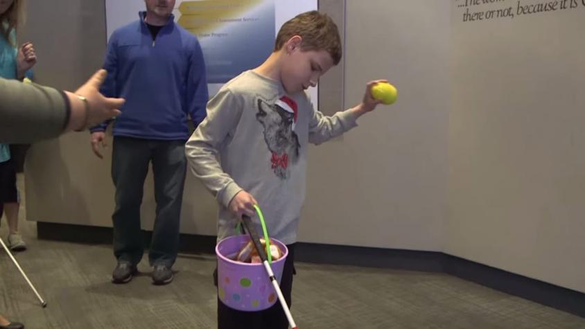 [VIDEO] Niños con problemas de visión pudieron encontrar huevitos de Pascua sonoros