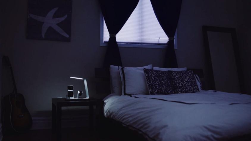 [VIDEO] Esta lámpara de escritorio también carga tu iPhone