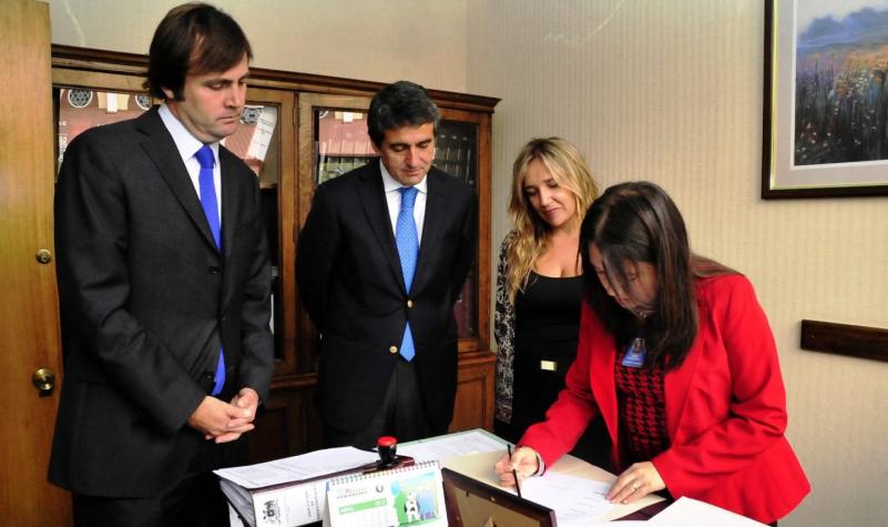 RN, UDI y Amplitud presentan firmas para crear comisión investigadora por caso Caval