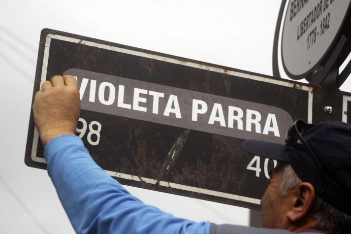 ¿O'Higgins o Violeta Parra? Detienen a cuatro personas por cambiar nombre de calle en Concepción