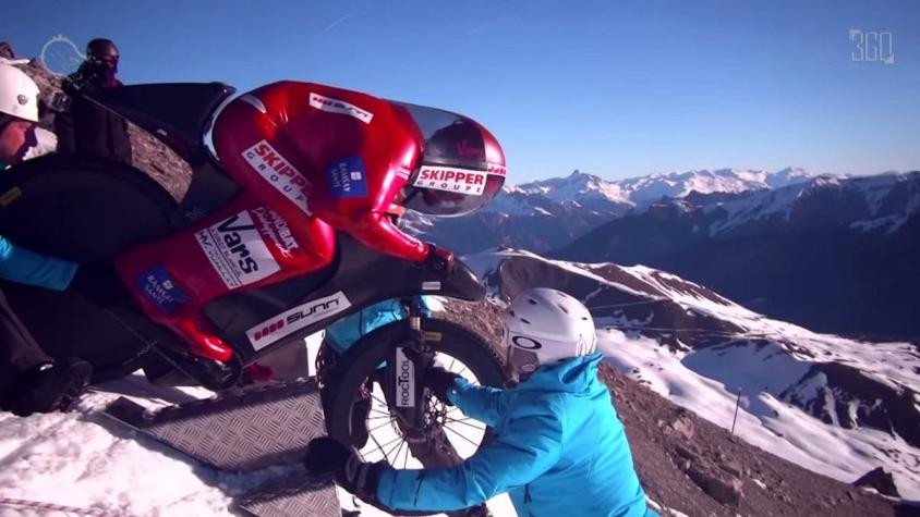[VIDEO] Ciclista bate record al descender los Alpes a 223 kilómetros por hora
