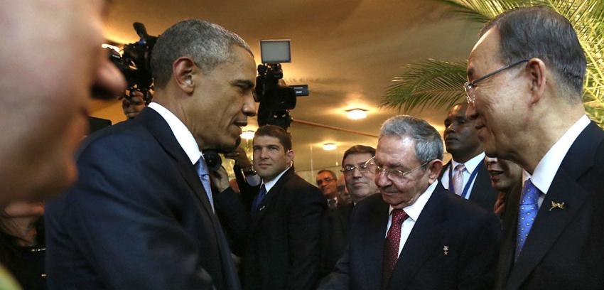 Obama y Raúl Castro protagonizan encuentro histórico en Cumbre de las Américas