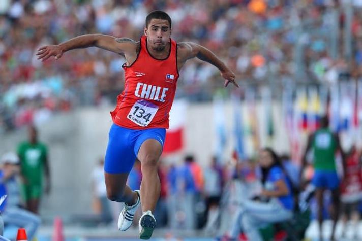 Álvaro Cortez rompió el récord más antiguo del atletismo chileno