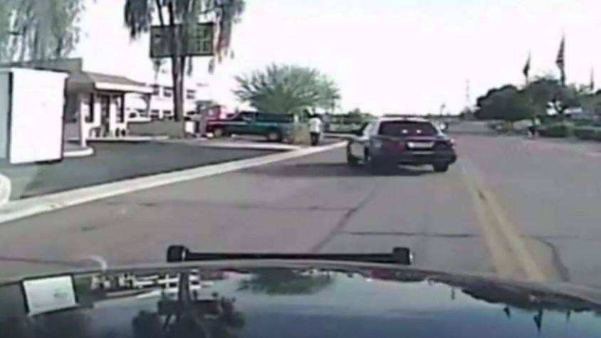 [VIDEO] Patrulla policial atropella a sospechoso en Arizona
