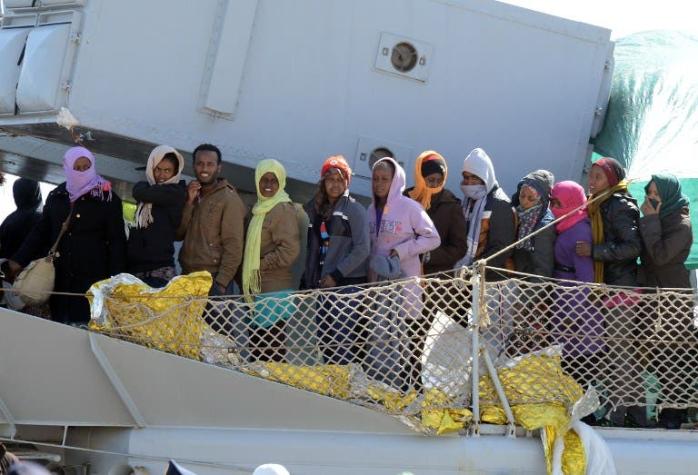 Llegan a Sicilia inmigrantes rescatados en el Mediterráneo