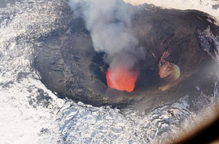 [FOTOS] Sernageomín realizó sobrevuelo y captó la actividad del Volcán Villarica